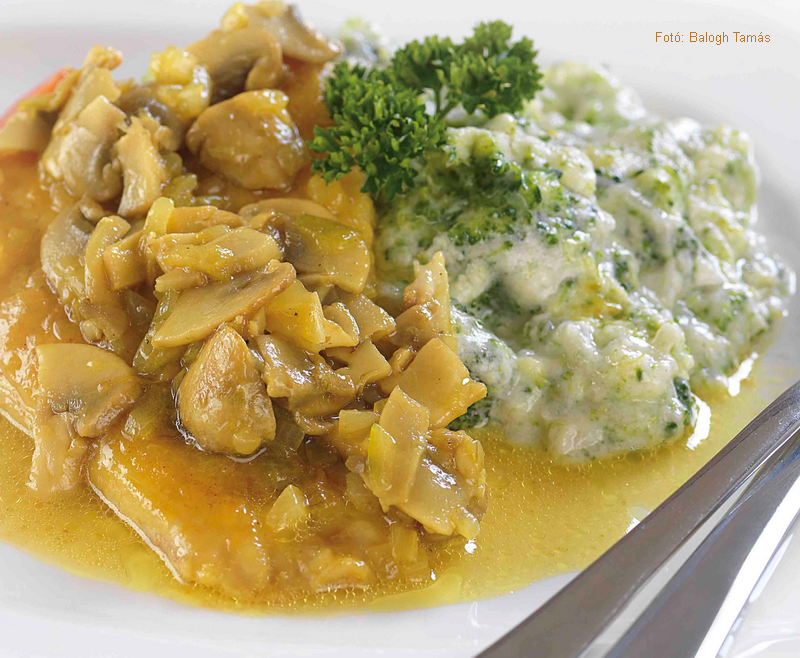 Párolt tengeri halfilé currys gombával és tejszínes brokkolival 