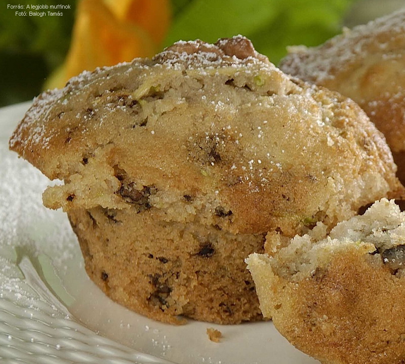 Cukkinis, ananászos muffin