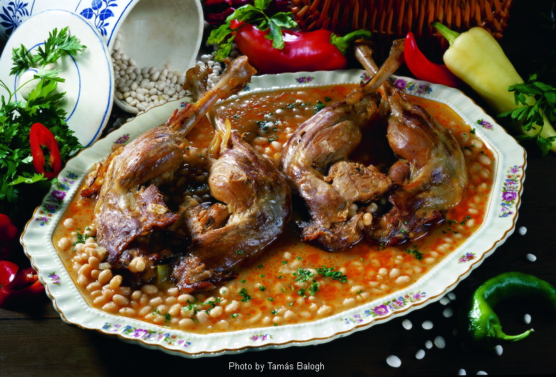 <!--:en-->Goose Thigh with Beans  –  (Babos libacomb)<!--:-->