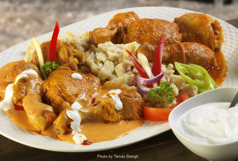 <!--:en-->Chicken pörkölt -paprikash  –  (Csirkepörkölt-paprikás)<!--:-->