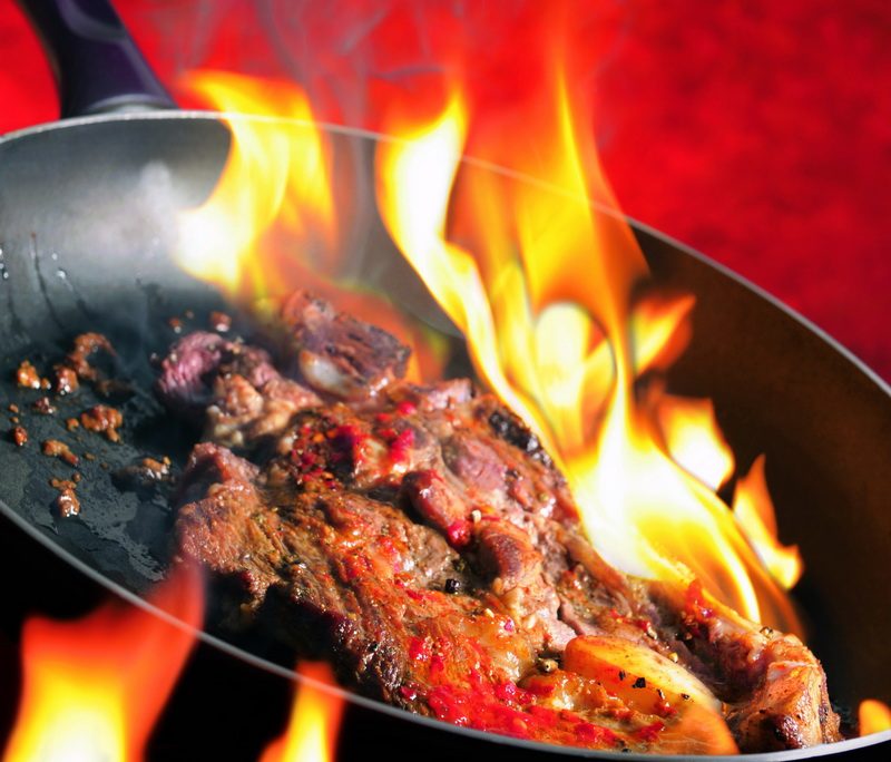 <!--:hu-->Lángoló rostélyos ördögmártással<!--:-->