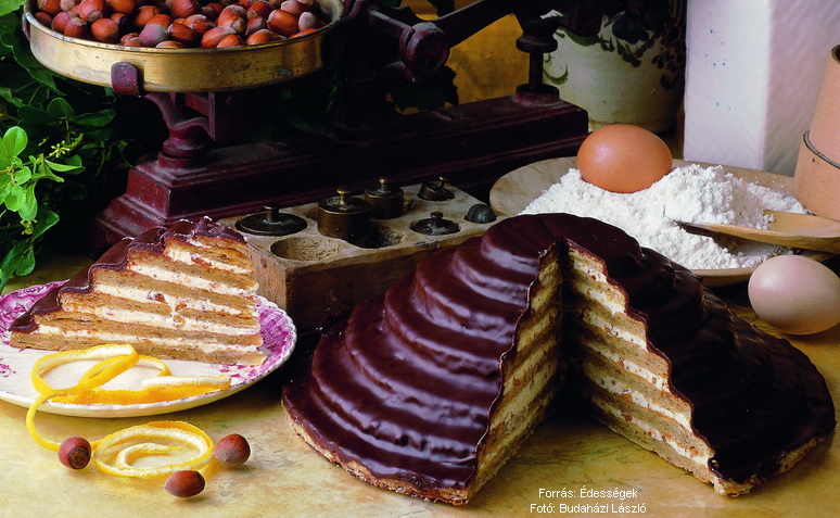 <!--:hu-->Lépcsős mogyorókrémes torta  –  készítette Czermann János mestercukrász<!--:-->