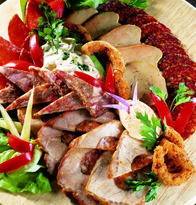 <!--:fr-->Hors d’œuvre mixte à la hongroise  –  (Magyaros ízelítő)<!--:-->