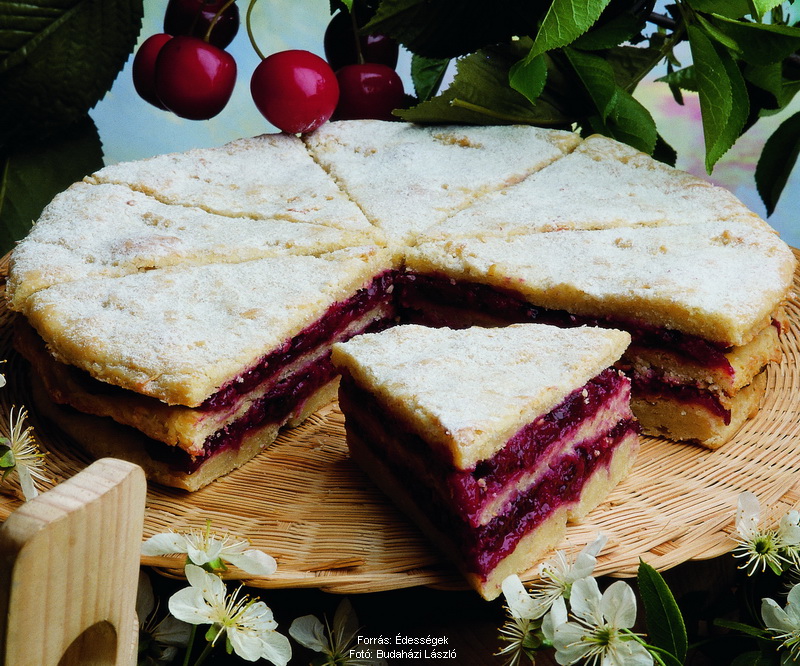 <!--:hu-->Nagymama cseresznyetortája  –  készítette Czermann János mestercukrász<!--:-->