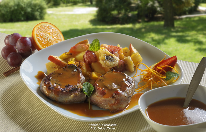 <!--:hu-->Narancsmázas bélszín vajon párolt gyümölcsökkel, grillen<!--:-->