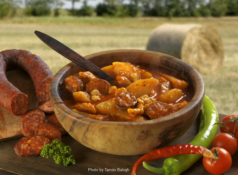 <!--:fr-->Pommes de terre au paprika  –  (Paprikás krumpli)<!--:-->