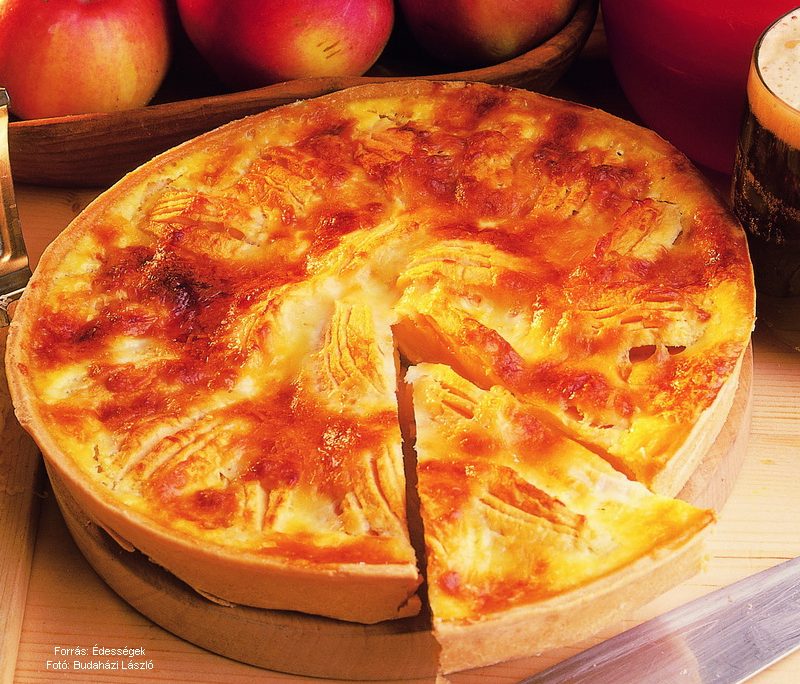 <!--:hu-->Sörös sajtos almatorta  –  készítette Czermann János mestercukrász<!--:-->