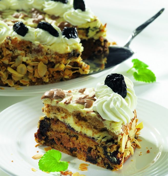 <!--:en--> Szatmár Plum Cake – (Szatmári szilvatorta) <!--:-->