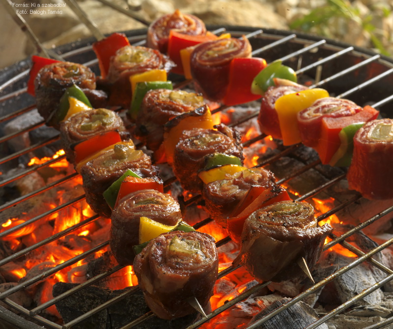 <!--:hu-->Tarkabarka tekercses marhanyárs grillen<!--:-->