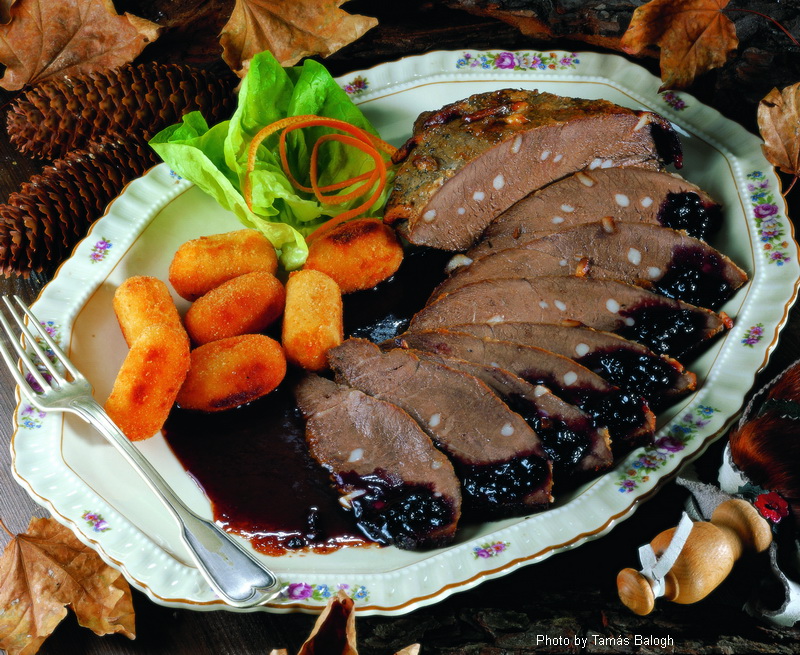<!--:en-->Boar Roast with Huckleberry Sauce  –  (Vaddisznósült áfonyás mártással)<!--:-->
