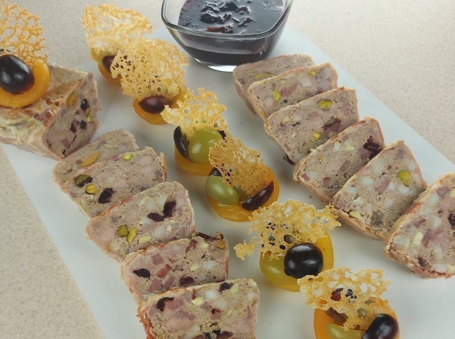 <!--:hu-->Konyakos pulykapástétom (terrine) <!--:-->