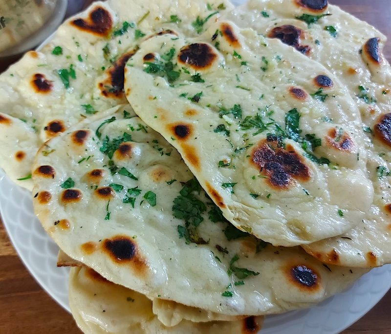 <!--:hu-->Indiai naan kenyér ( fokhagymával és korianderzölddel bolondítva)<!--:-->