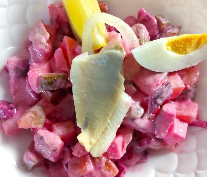 <!--:hu-->Svéd heringsaláta (majonézes, céklás heringsaláta)<!--:-->