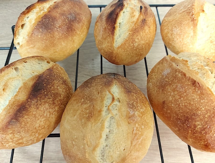 <!--:hu-->Vágott zsemle (buci)<!--:-->