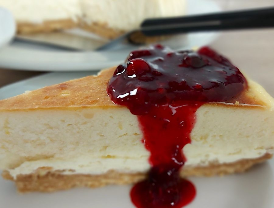 <!--:hu-->Amerikai sajttorta erdeigyümölcs-öntettel<!--:-->