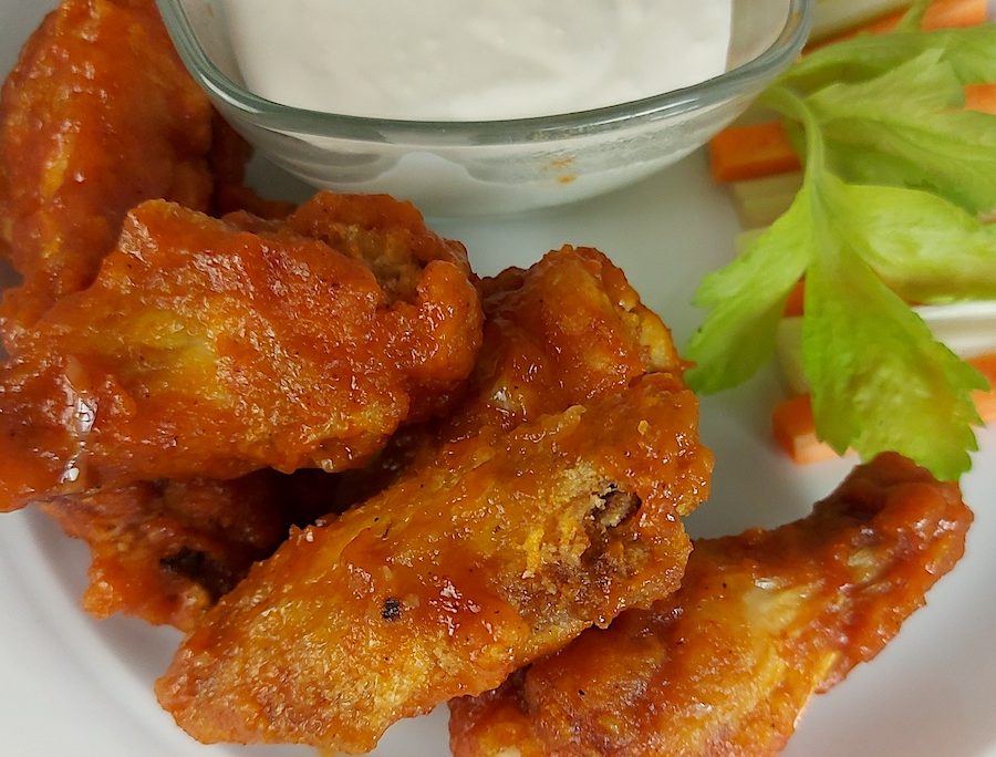 <!--:hu-->Buffalo csirkeszárnyak kéksajtos öntettel<!--:-->