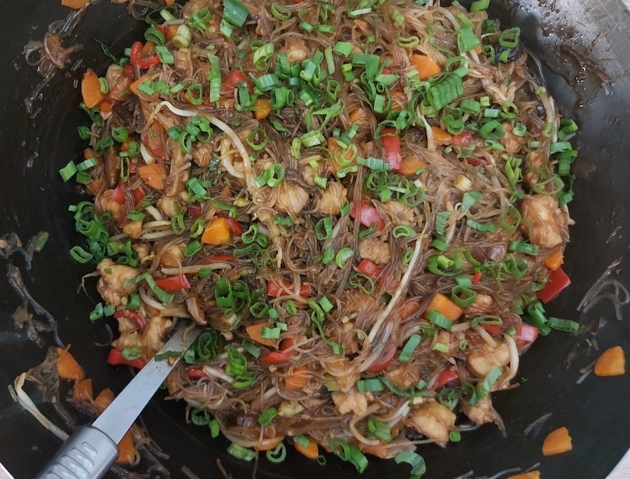 <!--:hu-->Hal távol-keletiesen (üvegtésztával és sok zöldséggel)<!--:-->