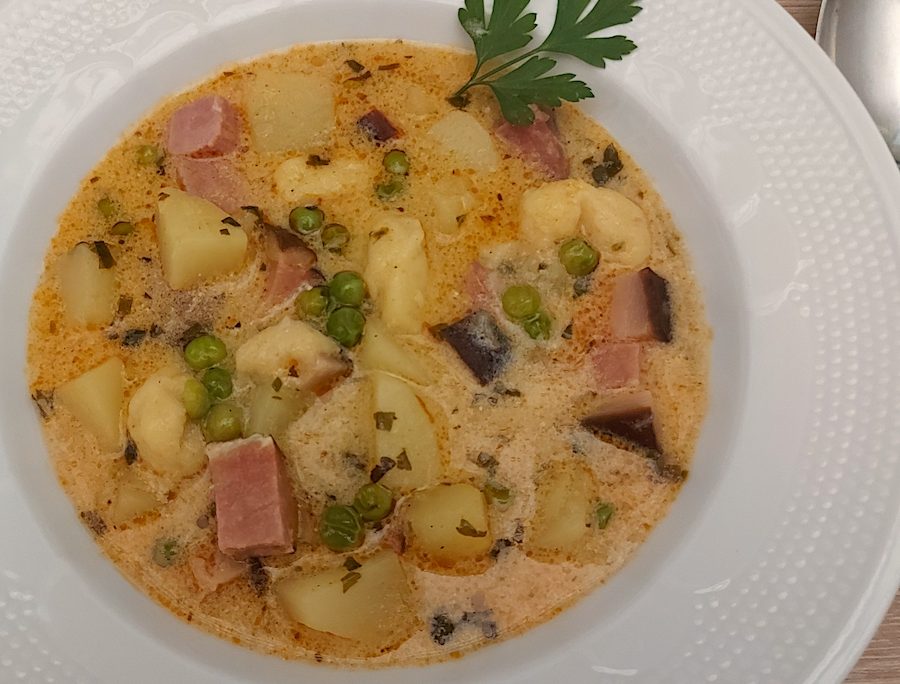 <!--:hu-->Zöldborsós, tejfölös, füstölt húsos újkrumplileves<!--:-->