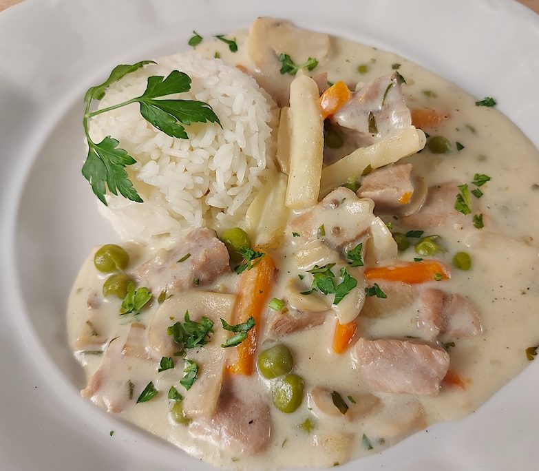 <!--:hu-->Tejszínes, zöldséges borjúbecsinált<!--:-->