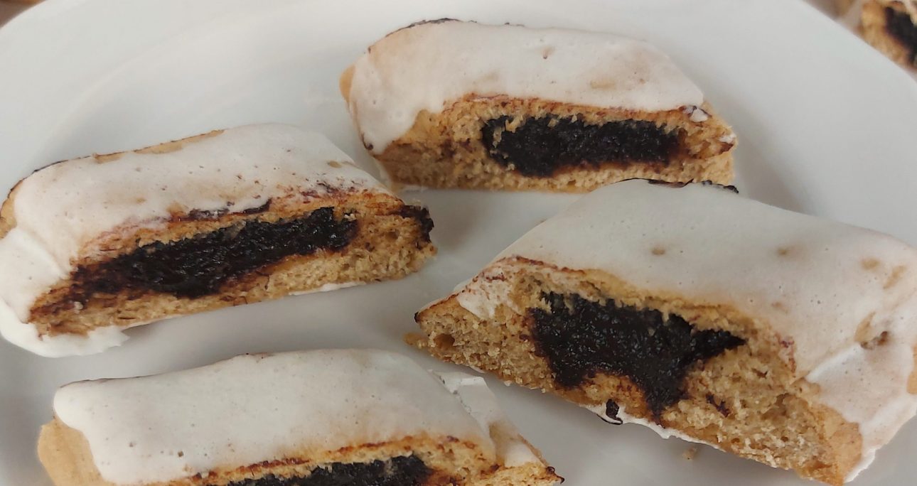 <!--:hu-->Szilvalekvárral töltött mézespuszedli<!--:-->