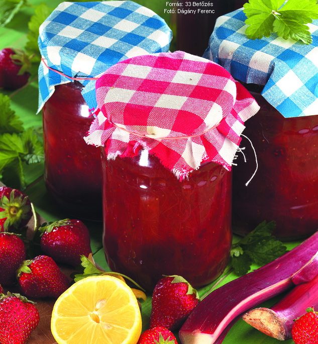 <!--:hu-->Rebarbarás eperdzsem<!--:-->