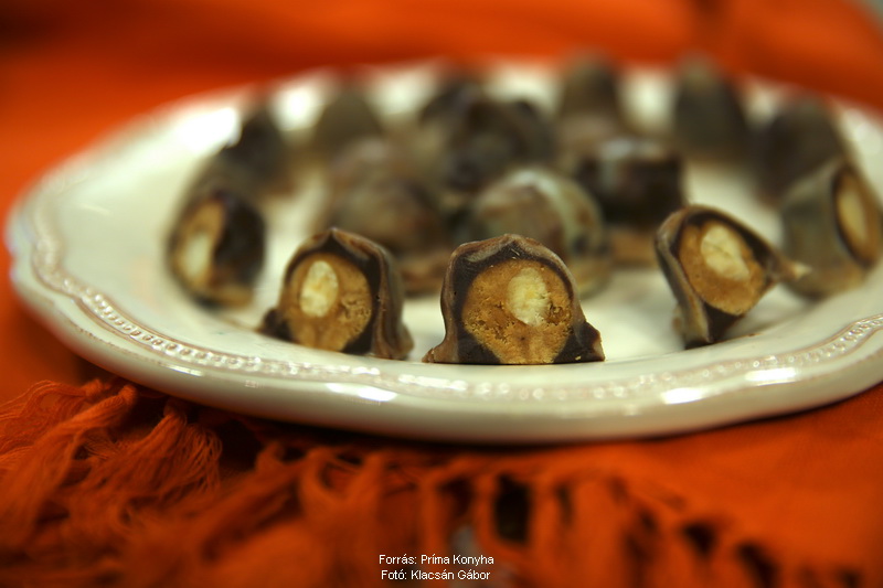 <!--:hu-->Mogyorós, karamellás csokibonbon<!--:-->