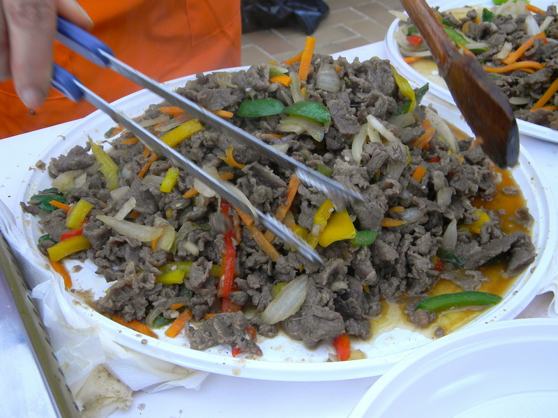 <!--:hu-->Bulgogi (koreai zöldséges marhahús szójaszósszal) – készítették a Hankook gyárban dolgozó koreai alkalmazottak feleségei<!--:-->