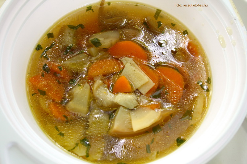 <!--:hu-->Császárgombaleves  –  készítette a Palóc Grillszövetség, Bozsik László vezetésével<!--:-->