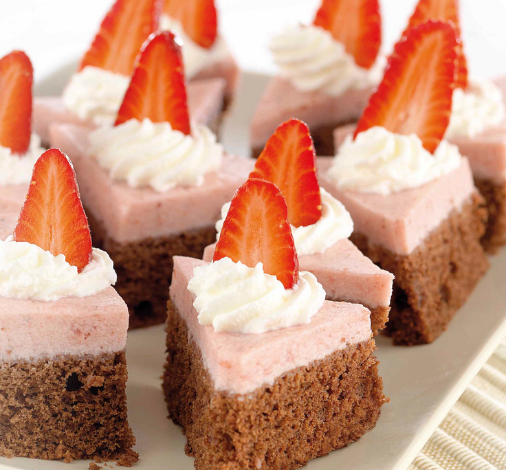 <!--:hu-->Csokoládés eperhabos szeletek<!--:-->