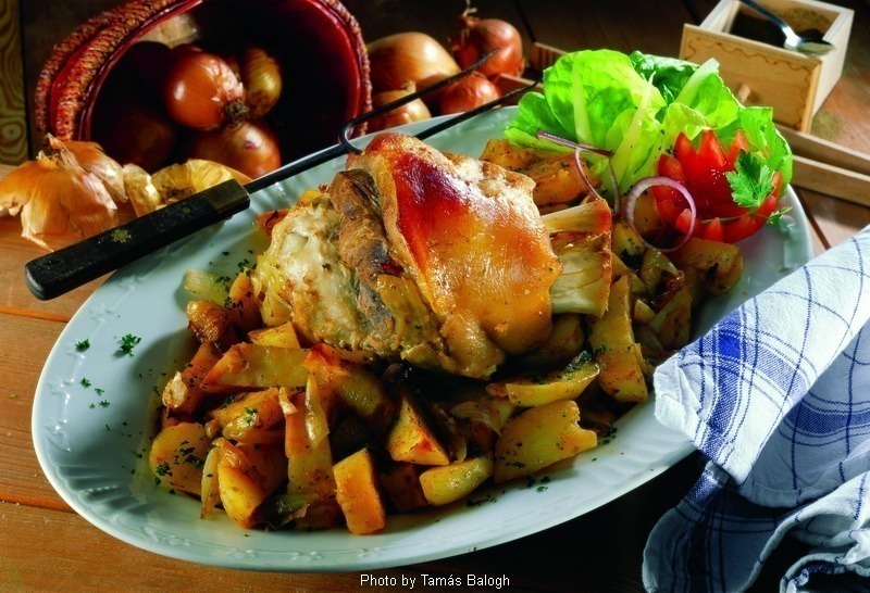 <!--:es--> Patas de cerdo a la panadera – (Csülök pékné módra)<!--:-->