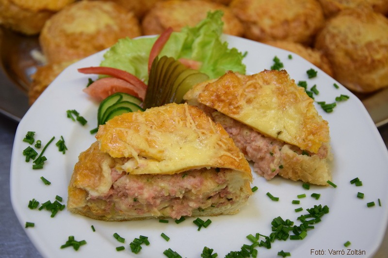 <!--:hu--> Virslis, sajtos töltött zsemle – készítette Belák Regina<!--:-->