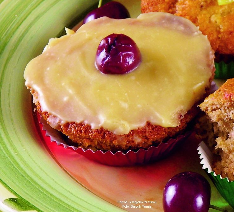 <!--:hu-->Diós, meggyes, fehércsoki mázas muffin<!--:-->