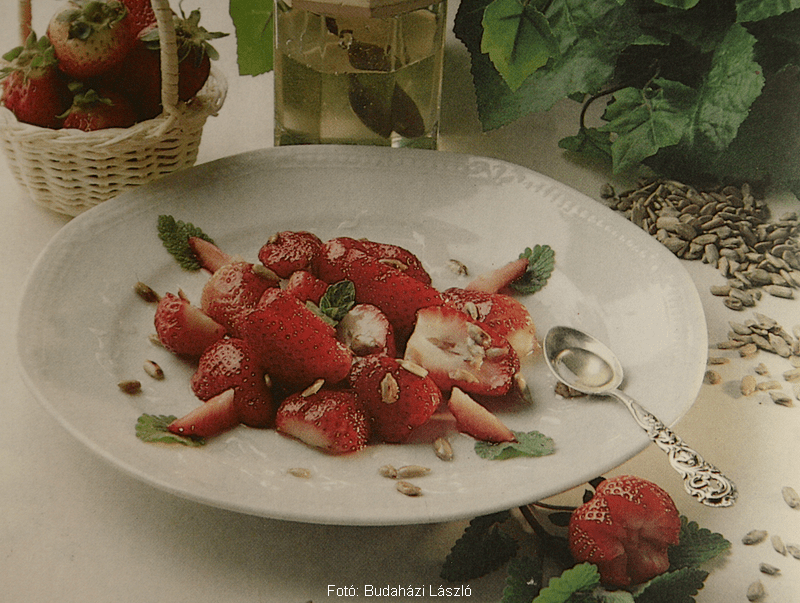 <!--:hu--> Eper mézzel és pirított napraforgómaggal<!--:-->