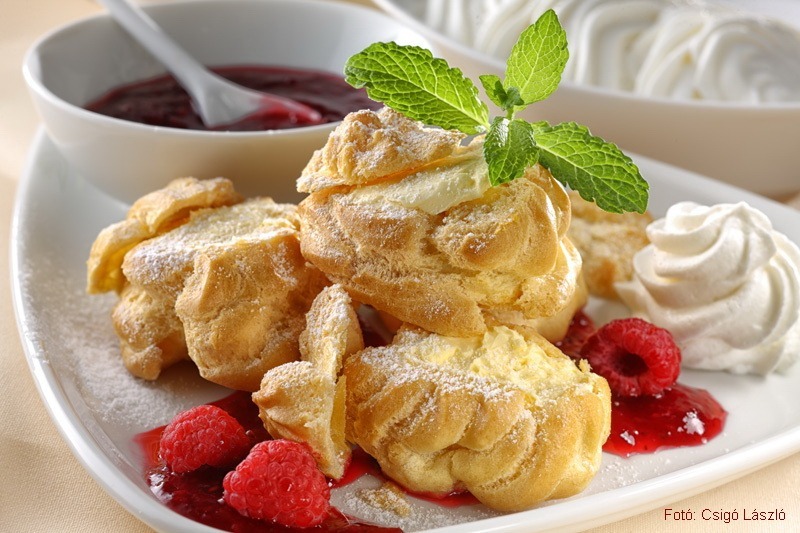 <!--:hu-->Fagylalttal töltött fánkocskák málnaöntettel    <!--:-->