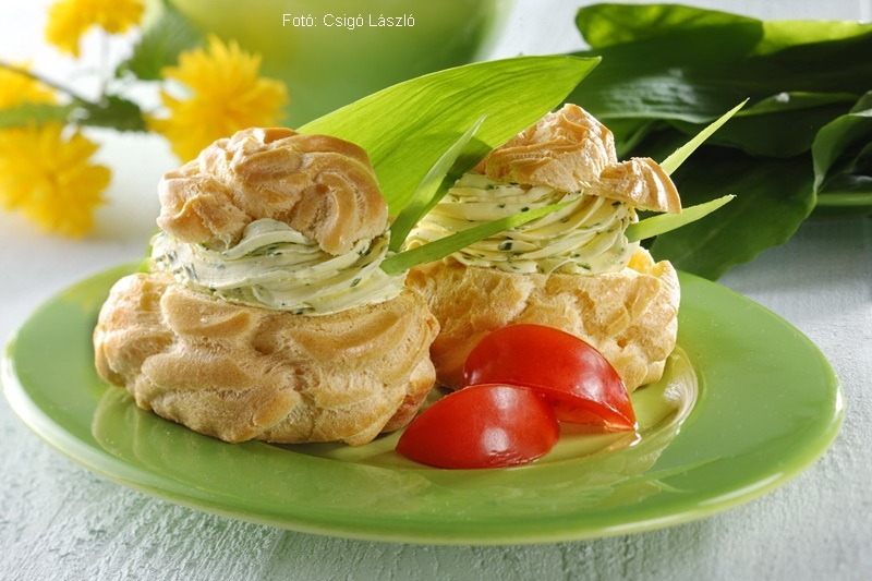 <!--:hu--> Fánk medvehagymás juhtúrókrémmel töltve<!--:-->