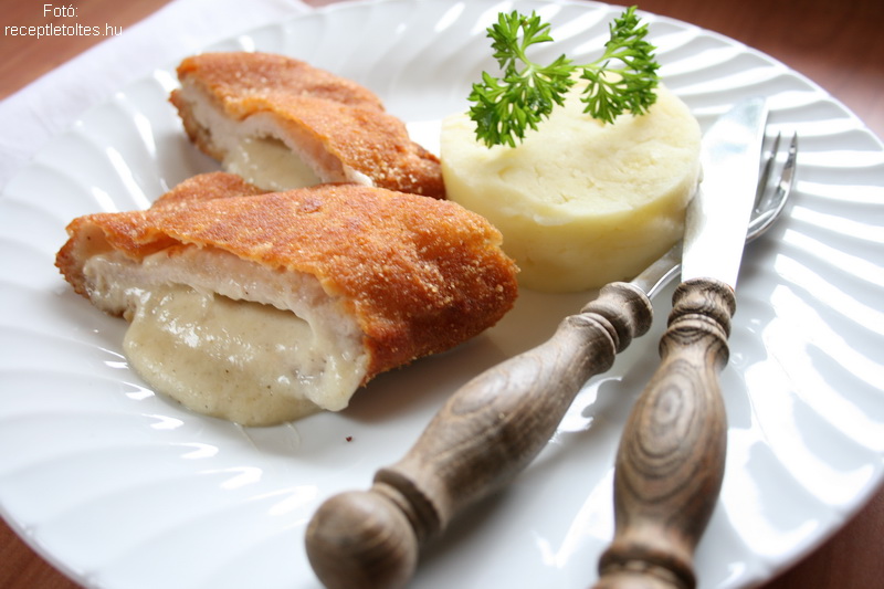 <!--:hu-->Fokhagymás, sajtos rántott szelet<!--:-->