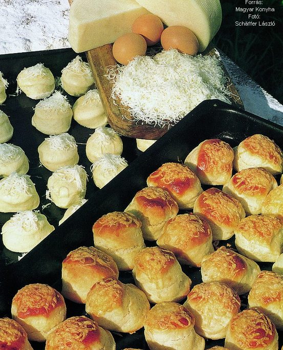 <!--:hu-->Gyúrt sajtos pogácsa<!--:-->