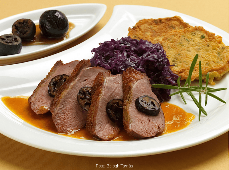 <!--:hu--> Kacsamell zölddióval és fűszeres, narancsos pecsenyelével  <!--:-->