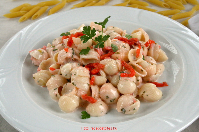 <!--:hu-->Lazacos, újhagymás sajtos kagylótészta <!--:-->