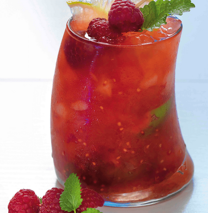 <!--:hu-->Málnás caipirinha koktél – készítette Galambos Péter bármixer <!--:-->
