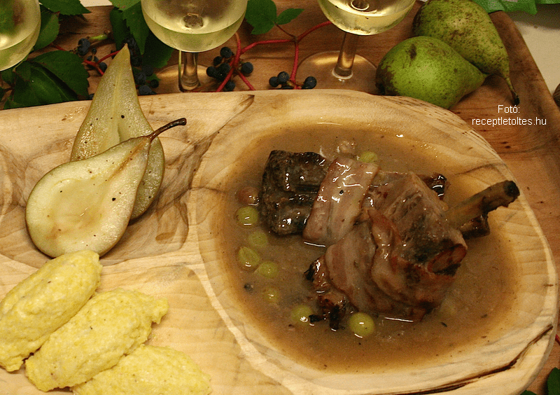 <!--:hu-->Mézes, korianderes vaddisznóoldalas vargányával bolondítva, puliszkával és fehérboros körtével – készítette a Csíkvölgyi Wass Albert Vadásztársaság Boross Tamás és Sáry Zoltán vezetésével <!--:-->