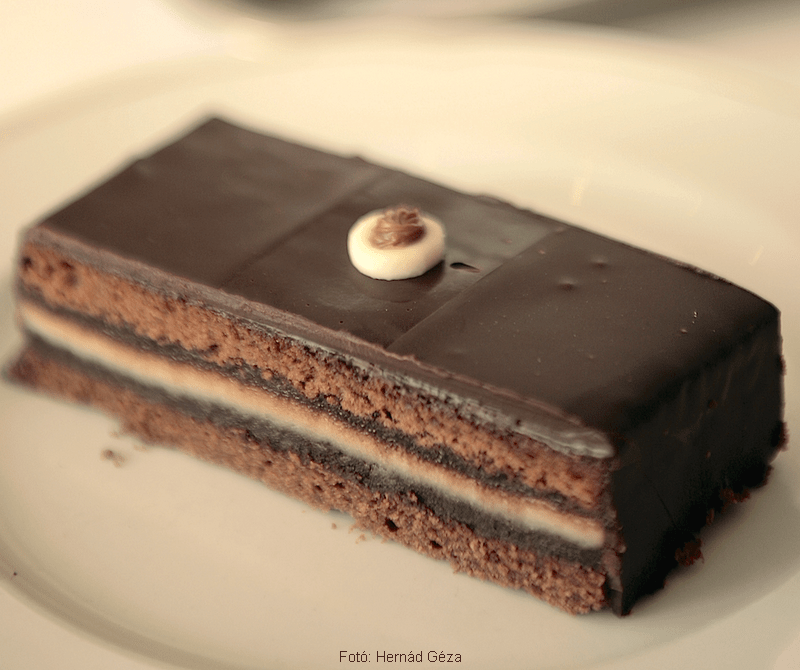 <!--:hu--> Narancsos, marcipános szelet – készítette Borbély Béla mestercukrász<!--:-->