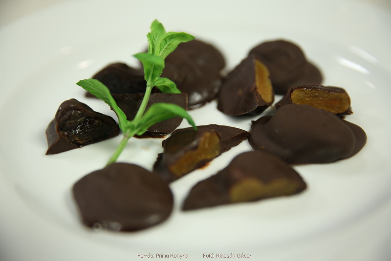 <!--:hu--> Pálinkás aszalt gyümölcsök csokiba dermesztve<!--:-->