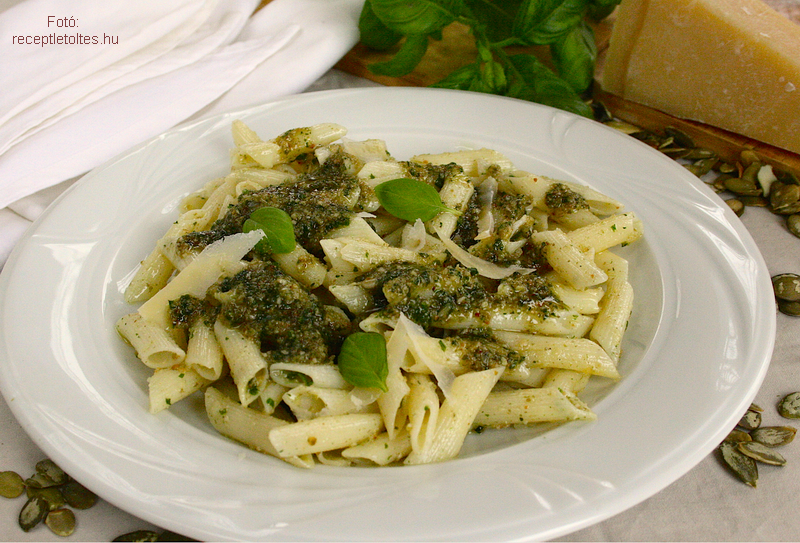 <!--:hu-->Penne tökmagos pesztóval<!--:-->