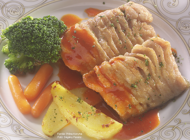 <!--:hu-->Pirított ponty halászlé mártással<!--:-->