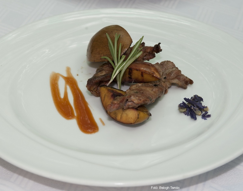 <!--:hu-->Sertéscopf grillezett gyümölcsökkel  –  készítette a Páris étterem Budapest <!--:-->