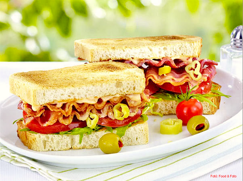 <!--:hu-->Sült szalonnás szendvics paradicsommal<!--:-->