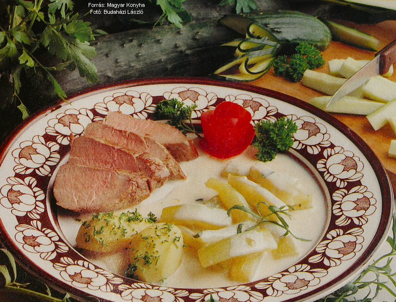 <!--:hu-->Tárkonyos, tejszínes uborkafőzelék egészben sült szűzpecsenyével<!--:-->