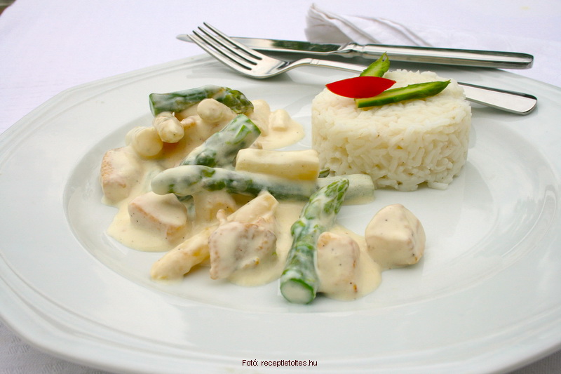 <!--:hu-->Tejszínes, majonézes, spárgás csirkefalatok <!--:-->