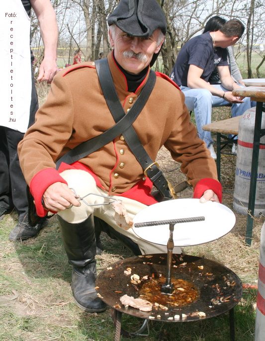 <!--:hu-->Tüzérrostélyos – készítette a Pándi Hagyományőrző csoport<!--:-->